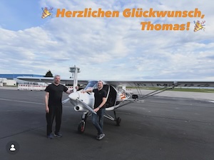 Thomas hat heute seine praktische Prüfung bestanden! 
