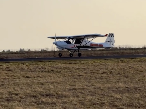 erster Soloflug von Thomas auf Ikarus C42-C